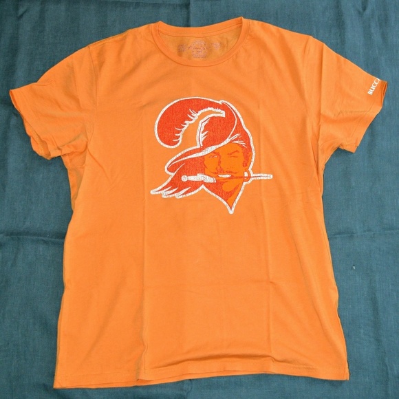 retro tampa bay buccaneers t shirt